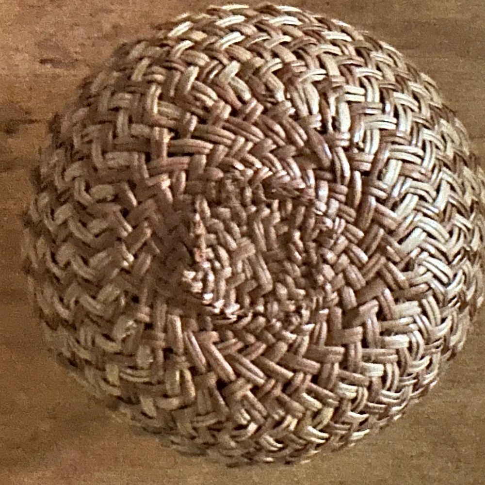 Vintage Tarahumara basket. 4 1/2” wide x 3 1/2” deep. Beautiful artistry. - Picture 4 of 7